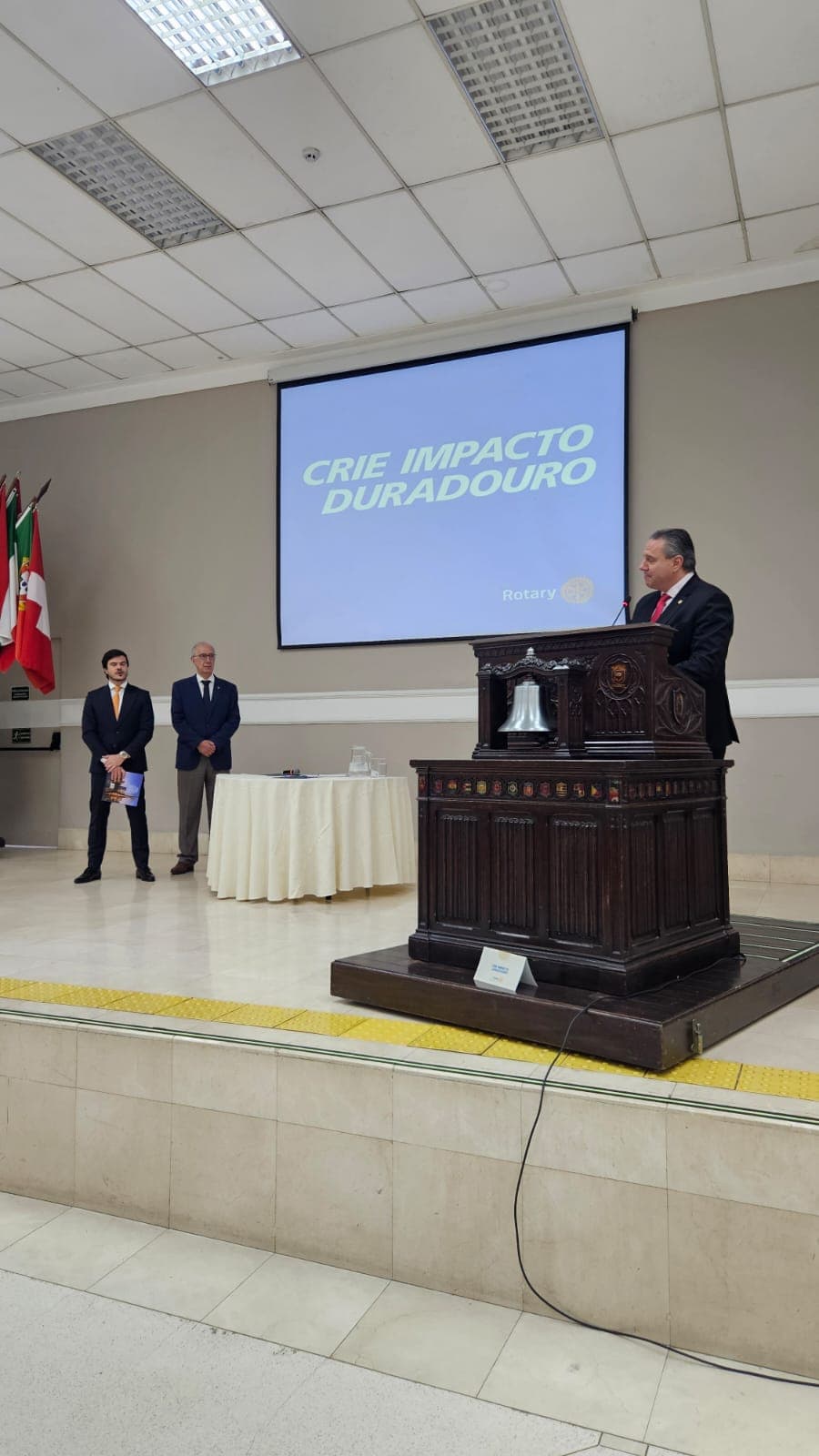 Palestra do Dr. Edson Vismona sobre pirataria e assinatura de acordo com a OAB/Pinheiros, no Rotary Clube de São Paulo