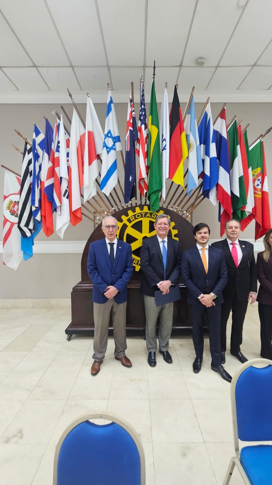 Palestra do Dr. Edson Vismona sobre pirataria e assinatura de acordo com a OAB/Pinheiros, no Rotary Clube de São Paulo